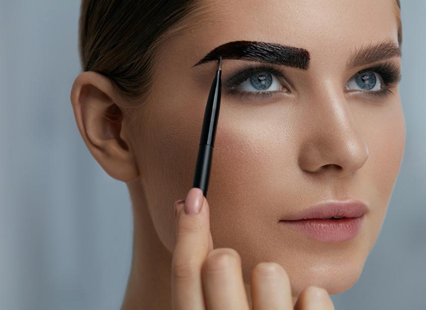 Paano Magtina ng Kilay sa Bahay