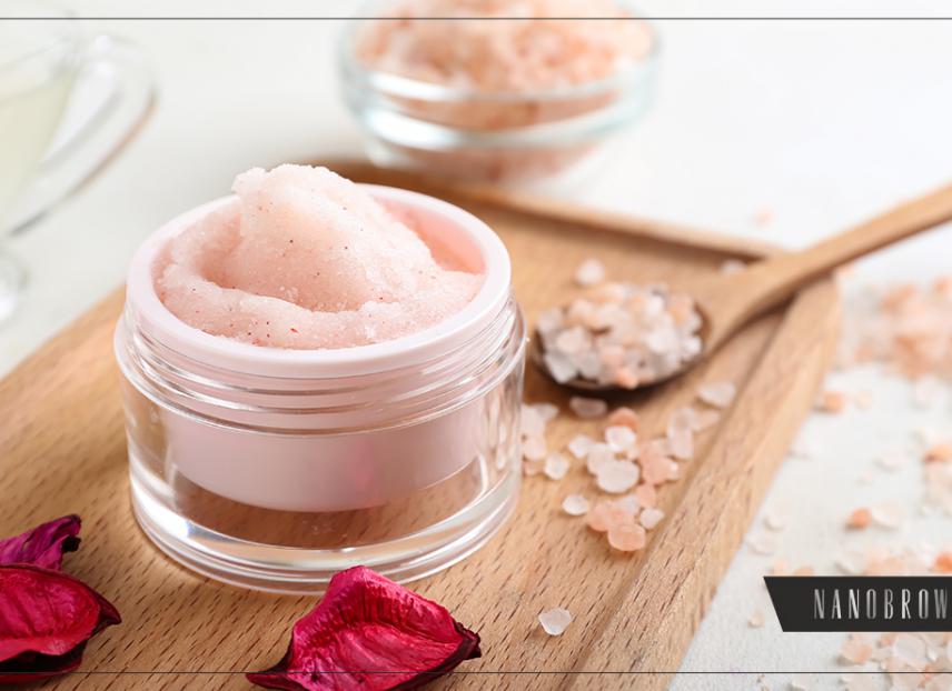 Bakit kailangan mong mag-exfoliate ng mga kilay?